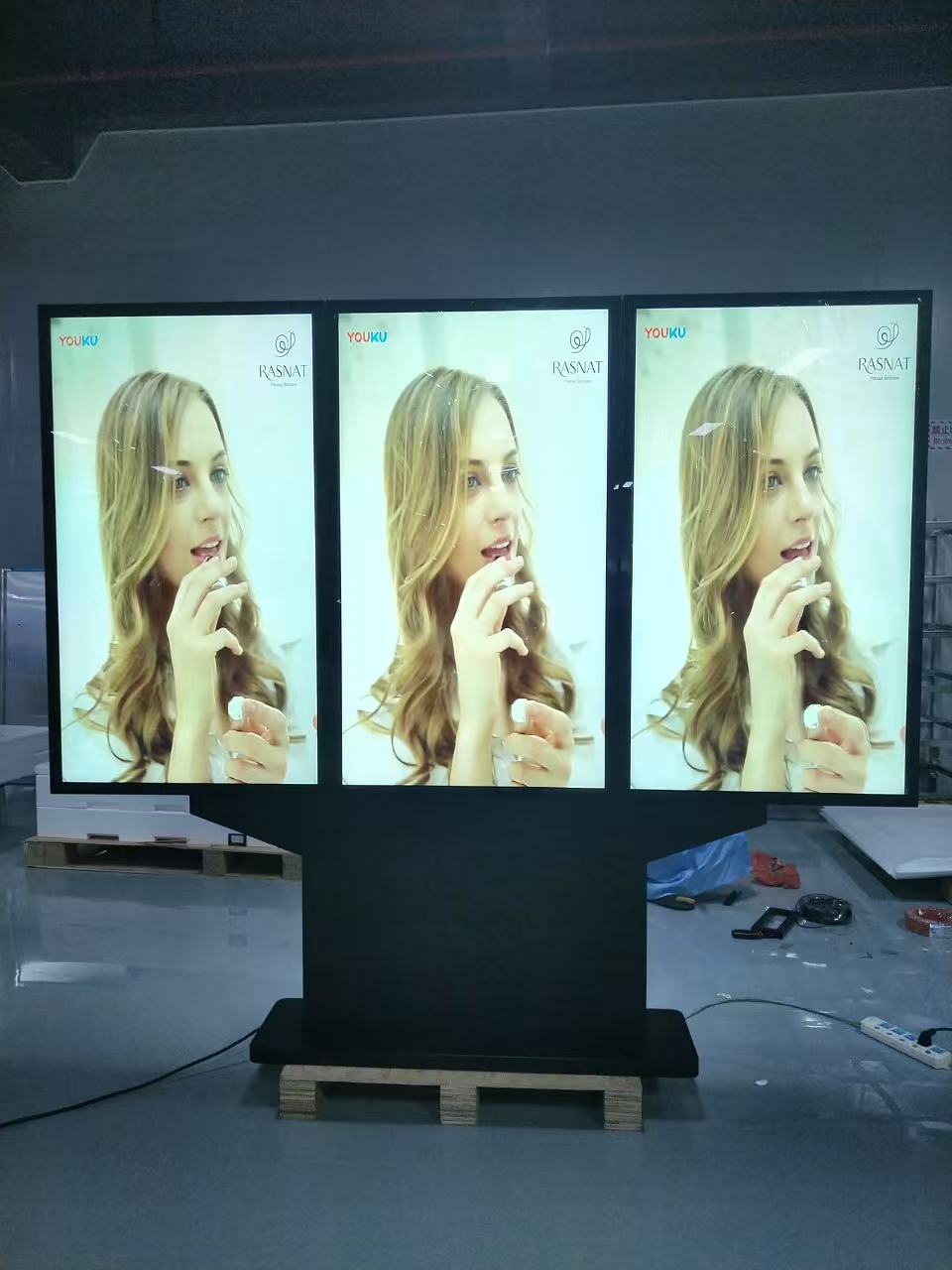 4k 49 55 65 75 75 75 inci Ruangan Layar Video Iklan Komersial Ip66 Waterproof